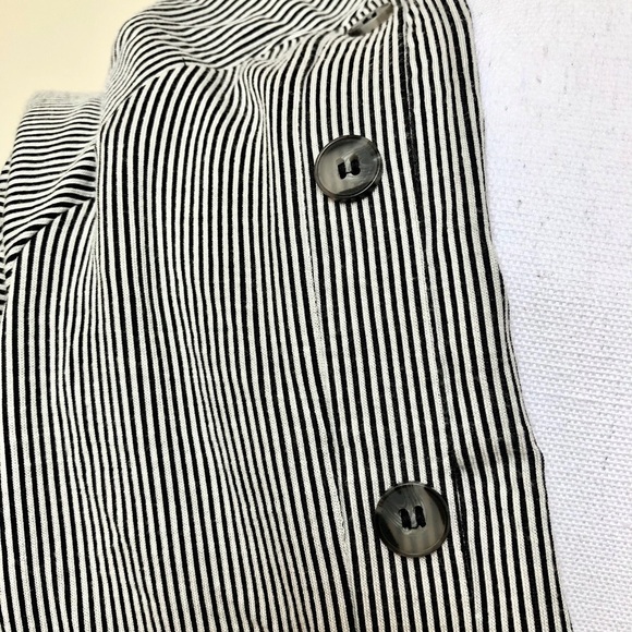 Button Detailed Top - Picture 4 of 7